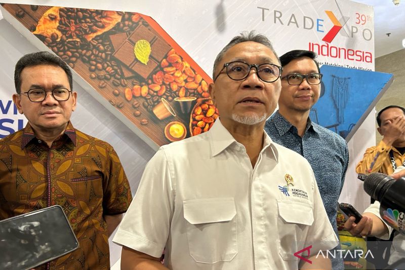 Menteri Perdagangan (Mendag) Zulkifli Hasan ditemui usai menghadiri acara Trade Corner Dialogue di Kantor Kementerian Perdagangan, Jakarta, Kamis (29/8/2024). (ANTARA/Maria Cicilia Galuh)