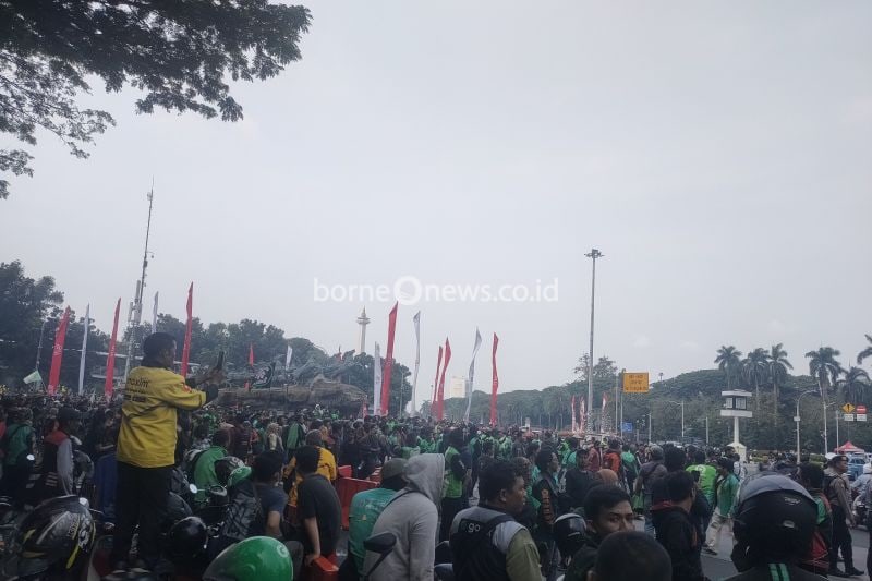 Pengemudi Ojek Online Bergabung dalam Aksi Unjuk Rasa di Jakarta