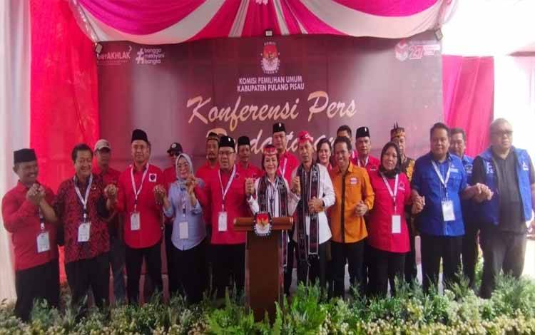 Pasangan Pudjiastuti Narang - Joni Mendaftar ke KPU Pulang Pisau