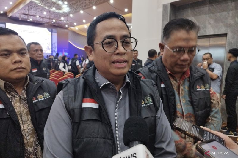 Anggota Bawaslu RI Puadi dalam kegiatan Rapat Koordinasi Sentra Gakkumdu se-Sumatera Utara di Medan, Sumatera Utara, Kamis (29/8/2024). (ANTARA/Bagus Ahmad Rizaldi)