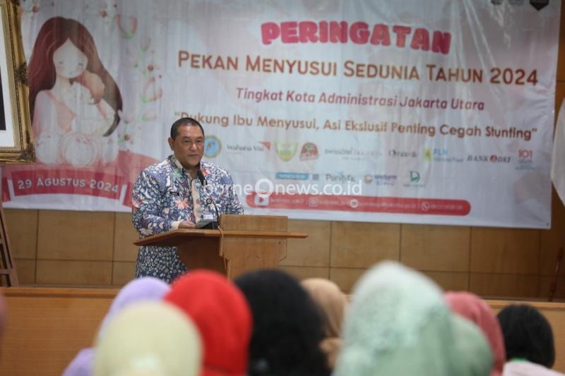 Wakil Wali Kota Jakarta Utara Juaini Yusuf memberikan sosialisasi kepada para ibu saat peringatan Pekan Menyusui Sedunia di Jakarta Utara pada Kamis (29/8/2024). ANTARA/HO-Pemkot Jakut