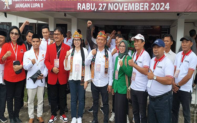 Pasangan Pe'i-Ina Prayawati Daftar ke KPU Barito Selatan di Hari Terakhir