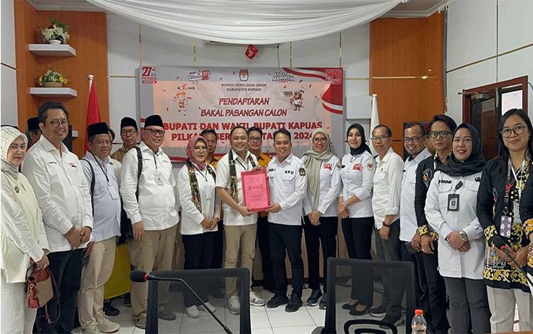 Kapuas Kembali Berkah, M Alfian Mawardi-Agati Sulie Resmi Mendaftar ke KPU