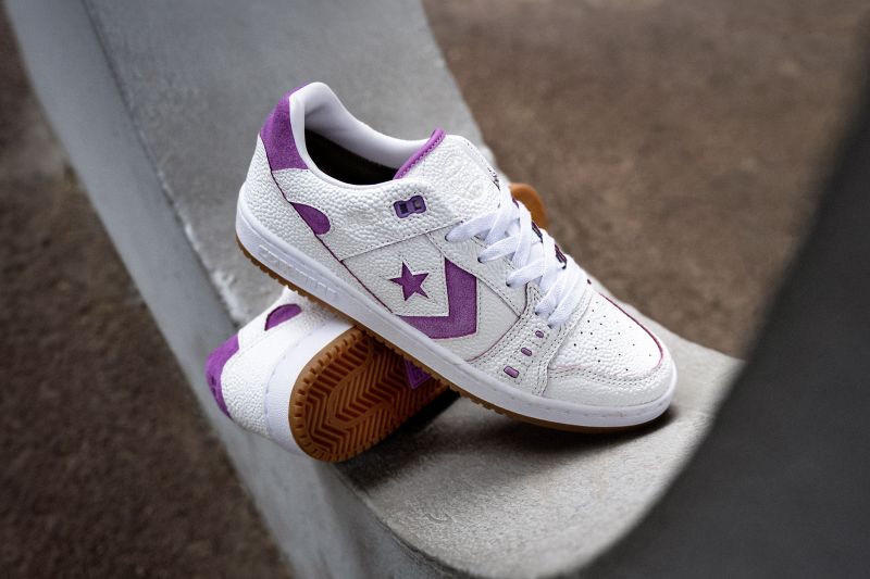 Koleksi sepatu terbaru dari kolaborasi Converse dan Nike bersama kreator Alexis Sablone. (ANTARA/HO-Converse)