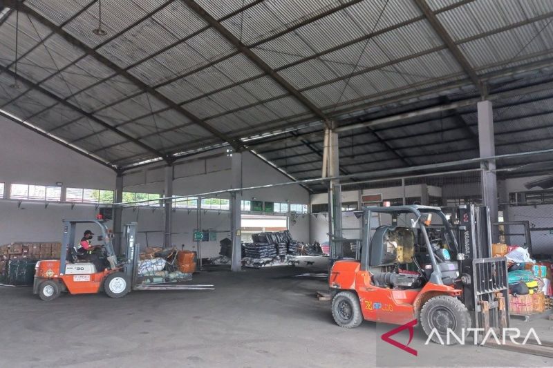 Aktivitas terminal kargo Bandara Sentani (ANTARA/HO-Humas Bandara Sentani)
