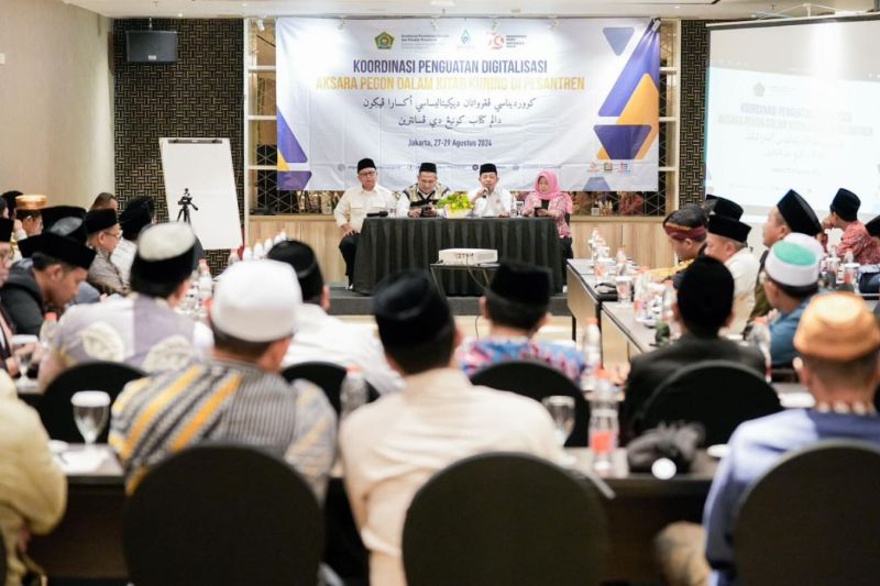 Kementerian Agama Dorong Pelestarian Aksara Pegon di Pesantren