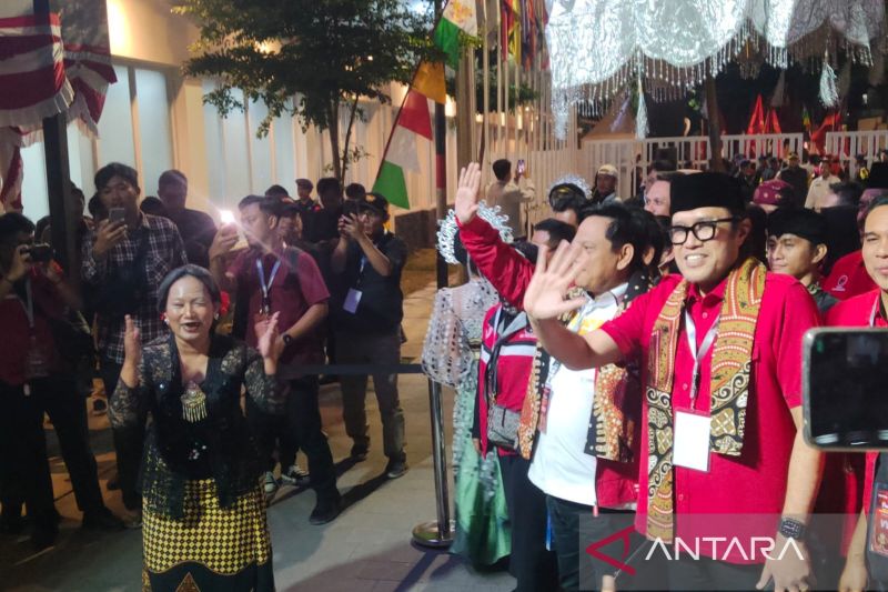 PDI Perjuangan Daftarkan Calon di KPU Jabar Menjelang Tengah Malam