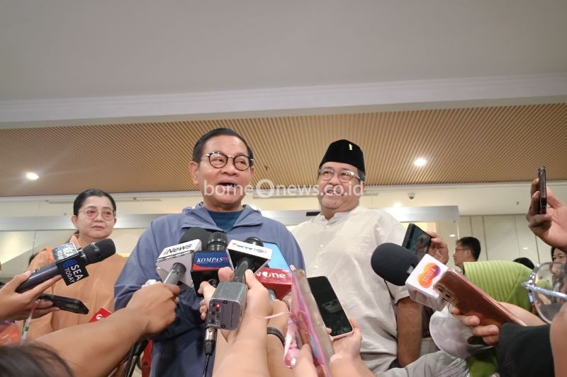 Pasangan calon (paslon) gubernur dan wakil gubernur (cagub-cawagub) DKI Jakarta Pramono Anung dan Rano Karno tiba di RSUD Tarakan Jakarta, Gambir, Jakarta Pusat, Jumat (30/8/2024). ANTARA/Siti Nurhaliza