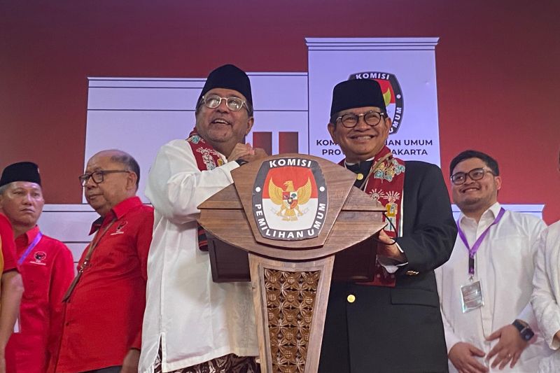 Pasangan bakal calon Gubernur dan Wakil Gubernur DKI Jakarta Pramono Anung dan Rano Karno dalam konferensi pers pendaftaran Pilkada DKI, Jakarta, Rabu (28/8/2024). ANTARA/Luthfia Miranda Putri