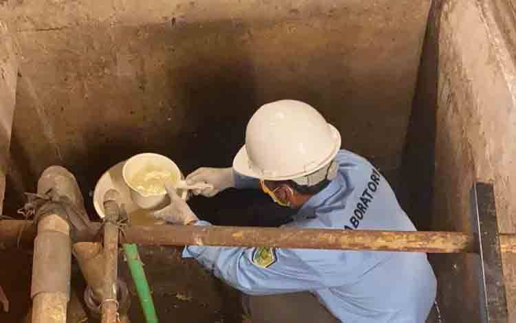 DLH Palangka Raya Lakukan Sampling Air Limbah