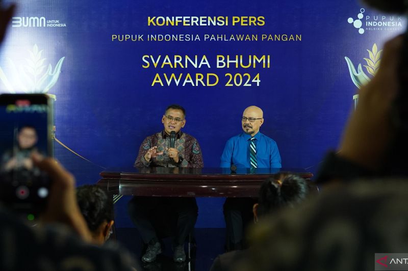 Pupuk Indonesia Berikan Svarna Bhumi Award kepada Pahlawan Pangan