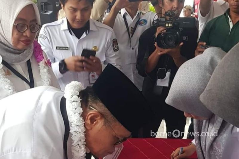 PHS-Enny Daftar di KPU Sulbar, Dukungannya Tiga Partai Politik