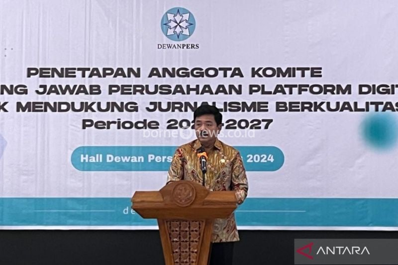 Menteri Koordinator Bidang Politik, Hukum, dan Keamanan (Menko Polhukam) Hadi Tjahjanto memberikan sambutan dalam acara penetapan 11 anggota komite pelaksana Peraturan Presiden Nomor 32 Tahun 2024 tentang Tanggung Jawab Platform Digital Mendukung Jurnalis Berkualitas atau Publisher Rights di Gedung Dewan Pers, Jakarta, Jumat (30/8/2024). (ANTARA/Fathur Rochman)