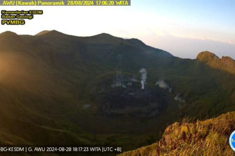 Gunung Awu di Kabupaten Kepulauan Sangihe, Sulawesi Utara. ANTARA/HO-PVMBG