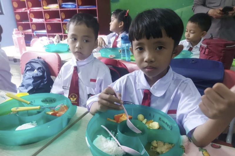 Simulasi Makan Bergizi Gratis di Pekanbaru Hadirkan Gibran