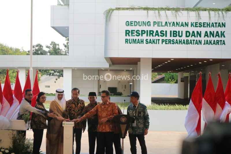 Presiden Joko Widodo saat meresmikan Gedung Respirasi Kesehatan RS Persahabatan Jakarta Timur, Jumat (30/8/2024). (ANTARA/Rangga Pandu Asmara Jingga)