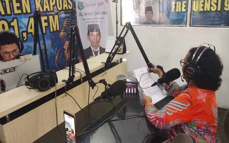 Tim Promkes RSUD Kapuas saat edukasi kesehatan melalui RSPD. (FOTO: IST)