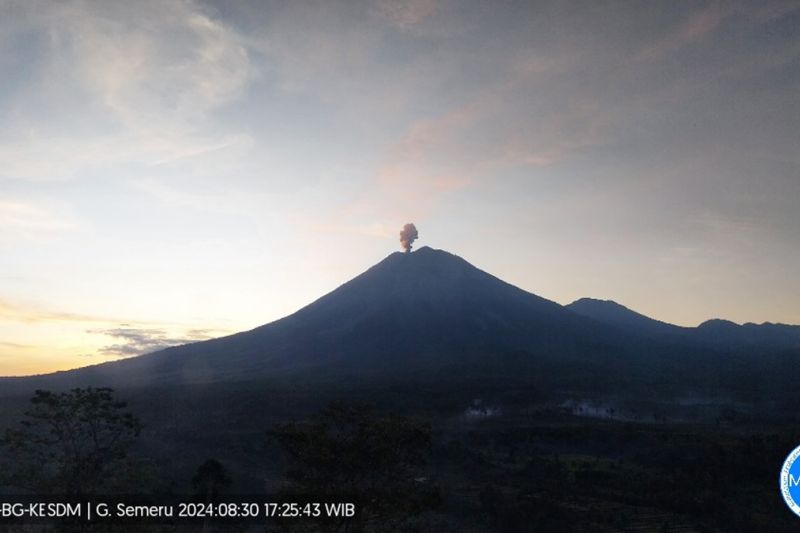 Gunung Semeru Erupsi Lagi, Warga Dihimbau Waspada terhadap Bahaya