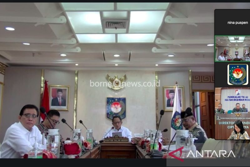 Mendagri Tito Karnavian saat memimpin Rapat Koordinasi Persiapan Penyelenggaraan PON XXI Tahun 2024 yang berlangsung secara daring dari Kantor Pusat Kementerian Dalam Negeri (Kemendagri), Jakarta, Jumat (30/8/2024). ANTARA/HO-Puspen Kemendagri