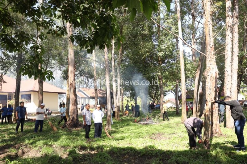 Pemerintah Kabupaten Aceh Besar melaksanakan gotong royong bersama menyambut pelaksanaan PON Aceh-Sumut (ANTARA/ HO-MC Aceh Besar)
