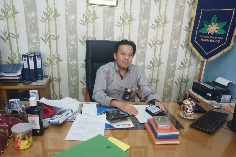 Kepala Bulog OKU Julkhaidar Romadhon. ANTARA/Edo Purmana