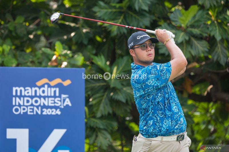 Sampson Zheng Memimpin Mandiri Indonesia Open 2024 Hari Kedua