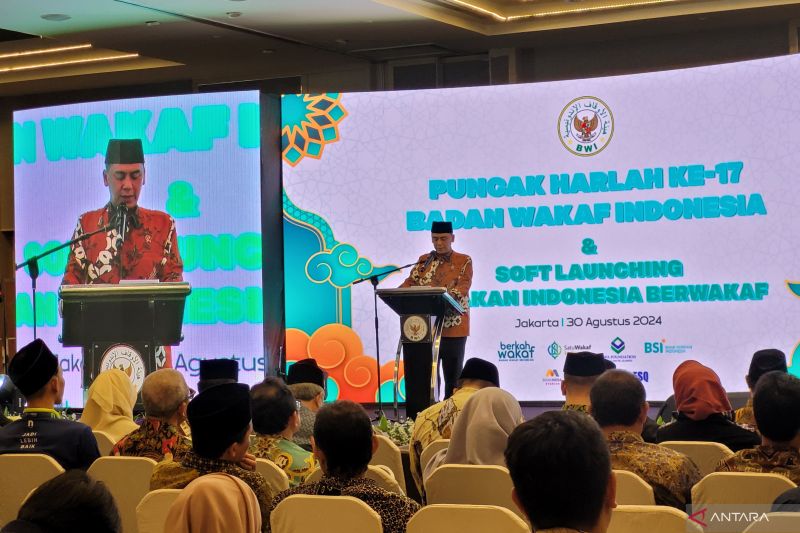 Wakil Menteri Agama (Wamenag) RI Saiful Rahmat Dasuki dalam acara Malam Puncak Peringatan Hari Lahir (Harlah) Ke-17 BWI, di Jakarta, Jumat (30/8/2024). (ANTARA/Sean Filo Muhamad)