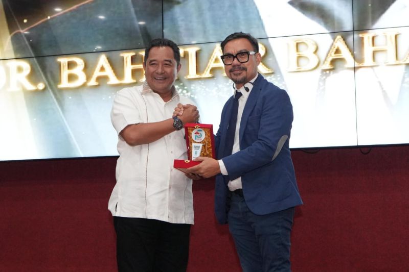 Gubernur Sulbar Raih Kabar Award 2024, Dorong Inovasi Publik
