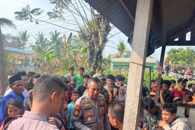 Polda Banten menangkap dua pelaku tawuran pelajar di Desa Cigelam, Kecamatan Ciruas, Kabupaten Serang, Jumat (30/8/2024). (ANTARA/HO-Polda Banten)