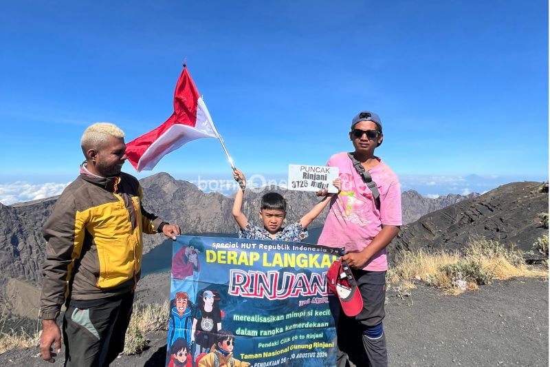 Siswa SD Jakarta Selatan Taklukkan Gunung Rinjani dalam HUT RI