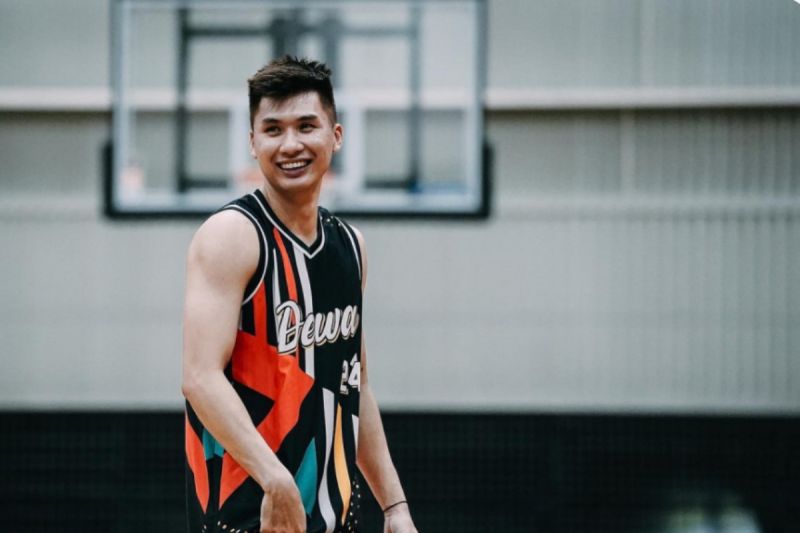 Pebasket Dewa United Banten Jordan Oei dalam salah satu pertandingan Indonesian Basketball League (IBL) 2024. ANTARA/HO-IBL