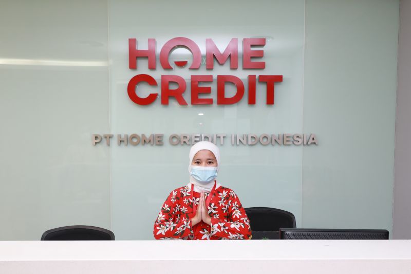 Ilustrasi - Staf Home Credit bersiap membantu konsumen. ANTARA/HO-Home Credit.