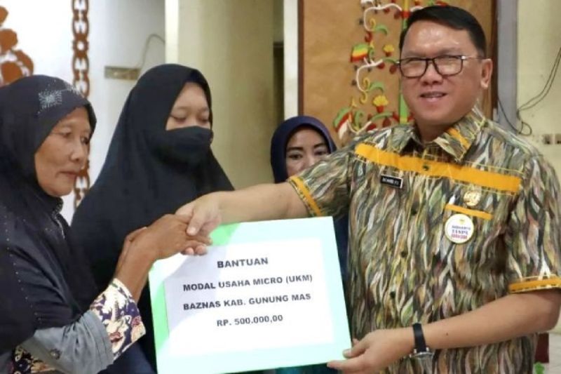 Baznas Gumas Salurkan Bantuan Modal untuk 50 UMKM di Kalteng