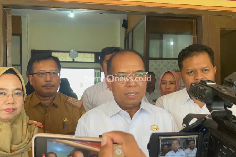 Arsip- Penjabat (Pj) Gubernur Lampung Samsudin saat memberi keterangan. ANTARA/Ruth Intan Sozometa Kanafi.