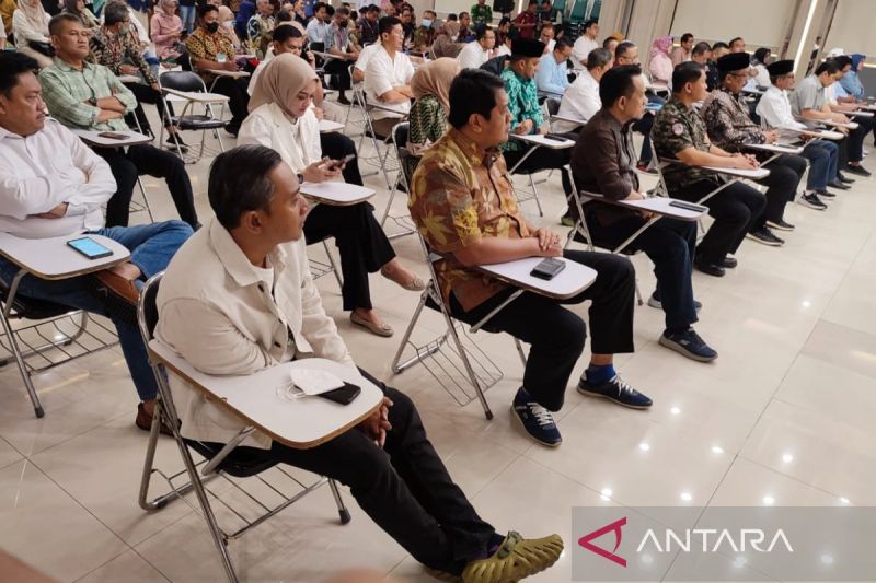 Bakal pasangan calon kepala daerah dari beberapa daerah mengikuti tes kesehatan di RSUD Dr Moewardi Surakarta, Jawa Tengah, Sabtu (31/8/2024). ANTARA/Aris Wasita