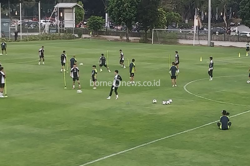 Pemain Timnas Indonesia menjalani sesi latihan terkahir di Lapangan ABC, Senayan, Jakarta, Sabtu (31/8/2024) sebelum bertolak ke Arab Saudi untuk menjalani laga pertama putaran ketiga Kualifikasi Piala Dunia 2026. (ANTARA/Aloysius Lewokeda)