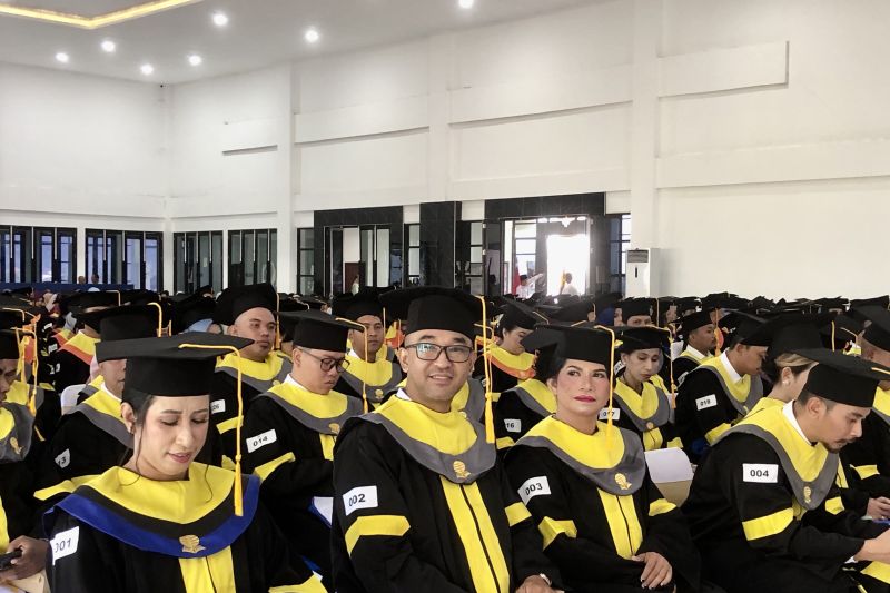 Wisuda Daerah Universitas Terbuka Ambon. ANTARA/Dedy Azis