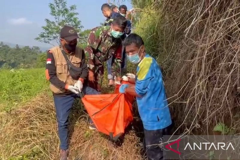 Penemuan Jasad Pria Tanpa Identitas di Saluran Irigasi Sukabumi