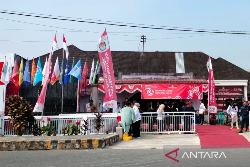 Persiapan penerimaan pendaftaran bapaslon Pilkada Kabupaten Rejang Lebong 2024 oleh KPU daerah itu, Kamis, (29/8/2024). ANTARA/Nur Muhamad