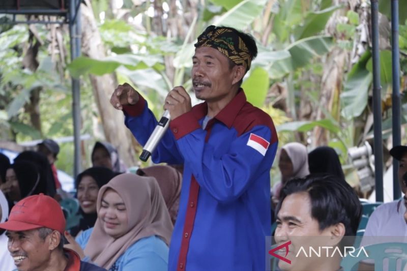 Pemprov Kaltim Serahkan Bibit Pohon dan Benih Ikan di Kutai Timur