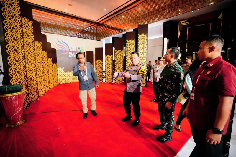 Kapolri Jenderal Pol. Listyo Sigit Prabowo meninjau persiapan pengamanan Konferensi Tingkat Tinggi (KTT) Indonesia Africa Forum (IAF) Ke-2 di Bali pada tanggal 1-3 September 2024. ANTARA/HO-Polri