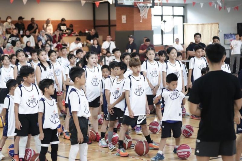 IBL dan B League Gelar Klinik Basket untuk Pemain Muda Indonesia
