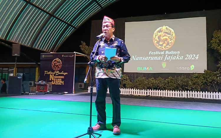 Sekda Barito Timur Tutup Festival Budaya Nansarunai Jajaka 2024