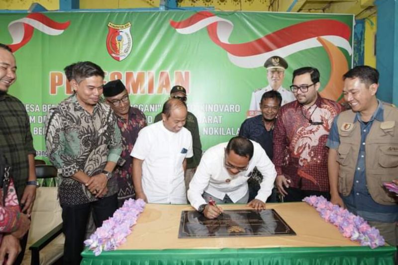 Wakil Bupati Sigi Samuel Yansen Pongi saat meresmikan Badan Usaha Milik Desa (BUMDes) di Kecamatan Kinovaro, Kabupaten Sigi, Ahad (1/9/2024). (ANTARA/HO Pemkab Sigi)
