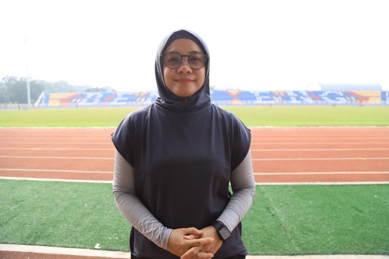 Kepala Dinas Kesehatan Tangerang dr. Dini Anggraeni saat berolaraga di Stadion Benteng Reborn. ANTARA/Irfan