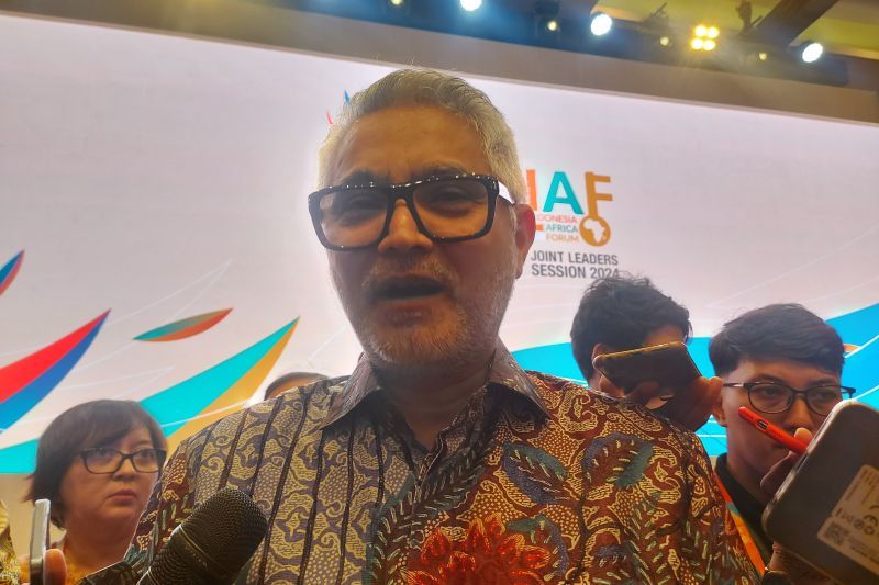 Direktur Jenderal Asia Pasifik dan Afrika (ASPASAF) Abdul Kadir Jailani berbicara setelah konferensi pers yang diadakan di sela-sela rangkaian acara IAF ke-2 di Badung, Bali, Minggu (1/9/2024). (ANTARA/Katriana)