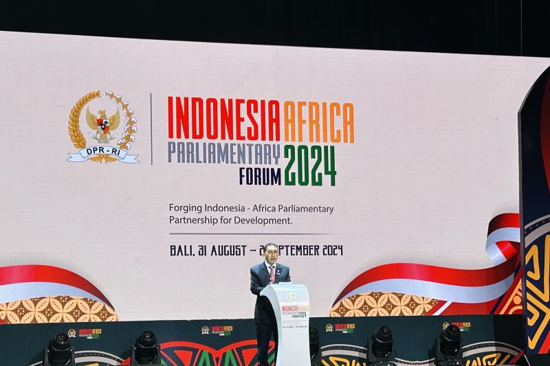 Ketua Komite Kerja Sama Antar Parlemen, DPR RI, Fadli Zon saat menyampaikan Rekomendasi IAPF 2024 di Nusa Dua, Badung, Bali. ANTARA/Kuntum