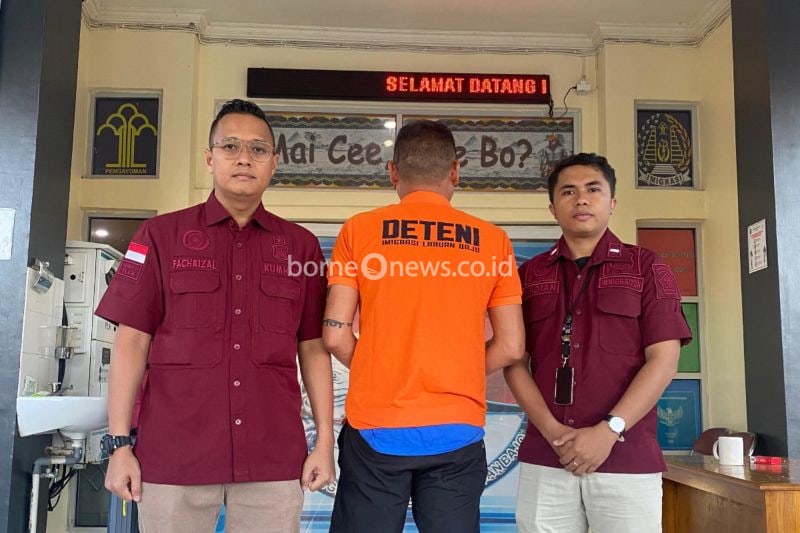 Imigrasi Labuan Bajo Deportasi WNA Malaysia Karena Ganggu Ketertiban
