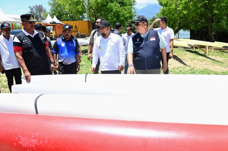 Pj Gubernur Aceh didampingi Pj Bupati Aceh Besar meninjau Waduk keliling tempat pertadingan dayung PON XXI Aceh-Sumut 2024 (ANTARA/ HO-MC Aceh Besar)