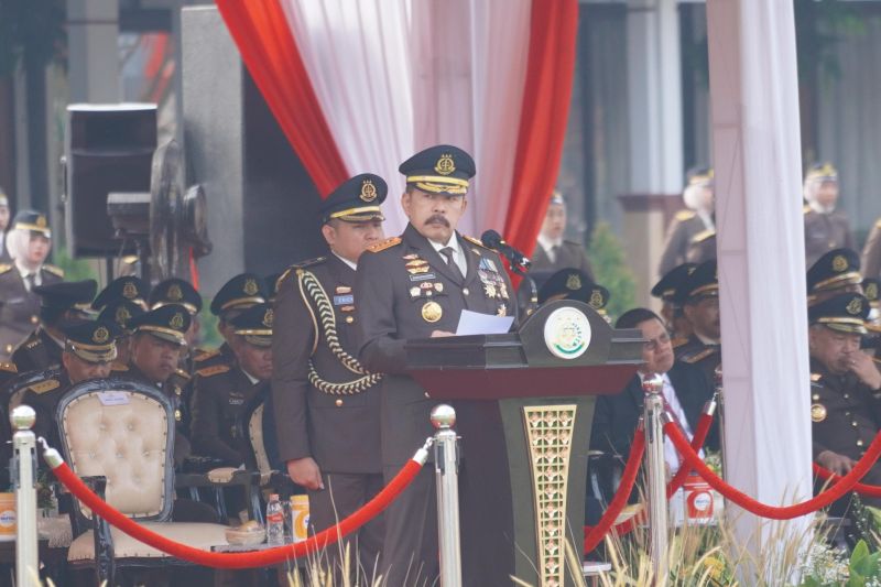 Jaksa Agung ST Burhanuddin memberikan pidato dalam peringatan Hari Lahir Kejaksaan RI Ke-79 di Lapangan Badan Pendidikan dan Pelatihan (Badiklat) Kejaksaan RI di Jakarta, Senin (2/9/2024). ANTARA/HO-Kejaksaan Agung RI